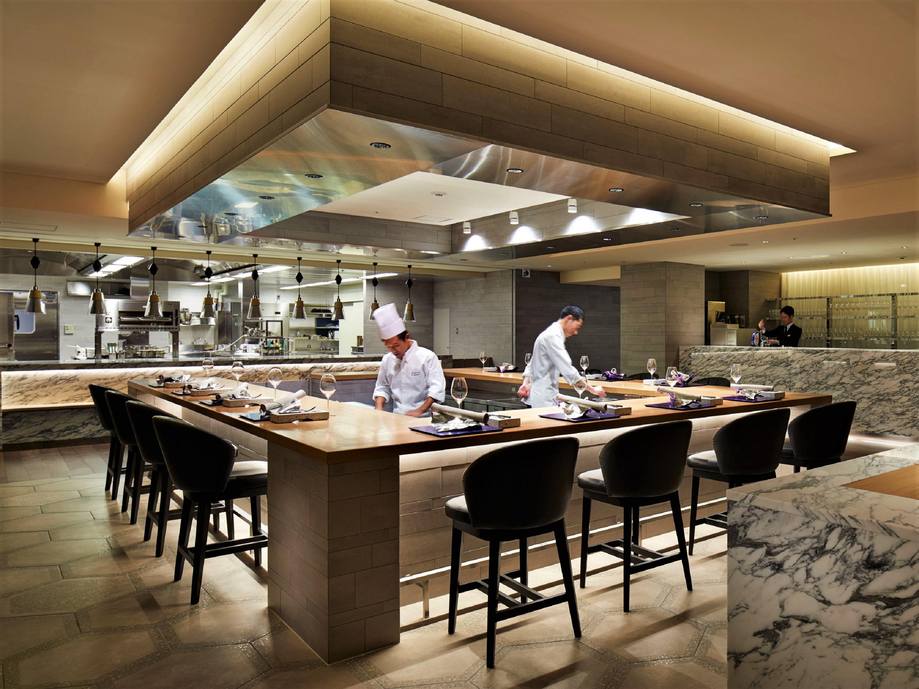 The Thousand Kyōto Esterno foto The open kitchen at the restaurant