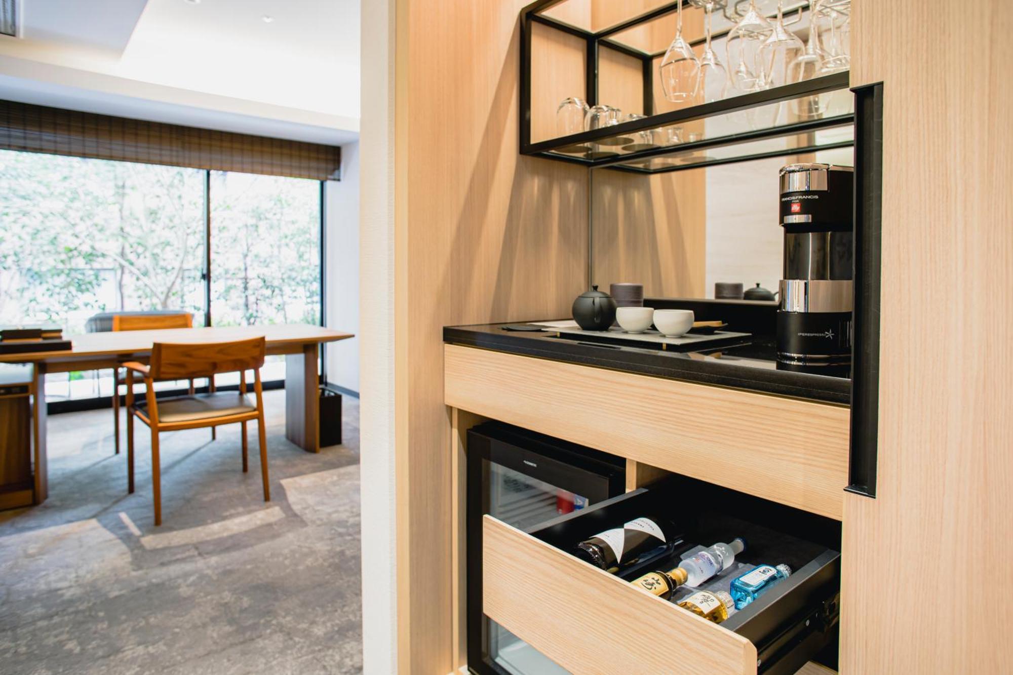 The Thousand Kyōto Esterno foto A wet bar in a hotel